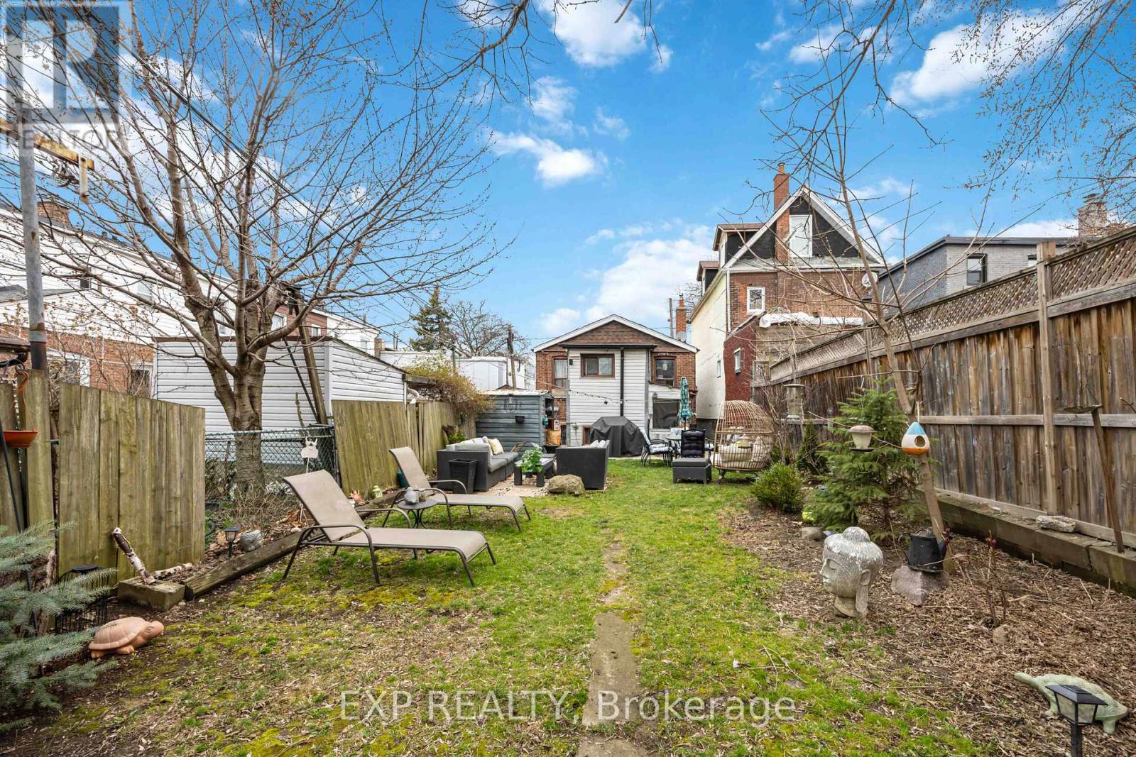 Main - 39 Rowntree Avenue, Toronto, Ontario  M6N 1R6 - Photo 23 - W13157004