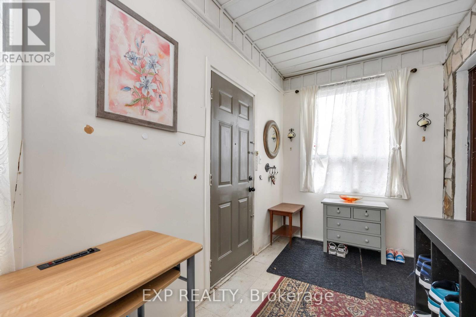 Main - 39 Rowntree Avenue, Toronto, Ontario  M6N 1R6 - Photo 5 - W13157004