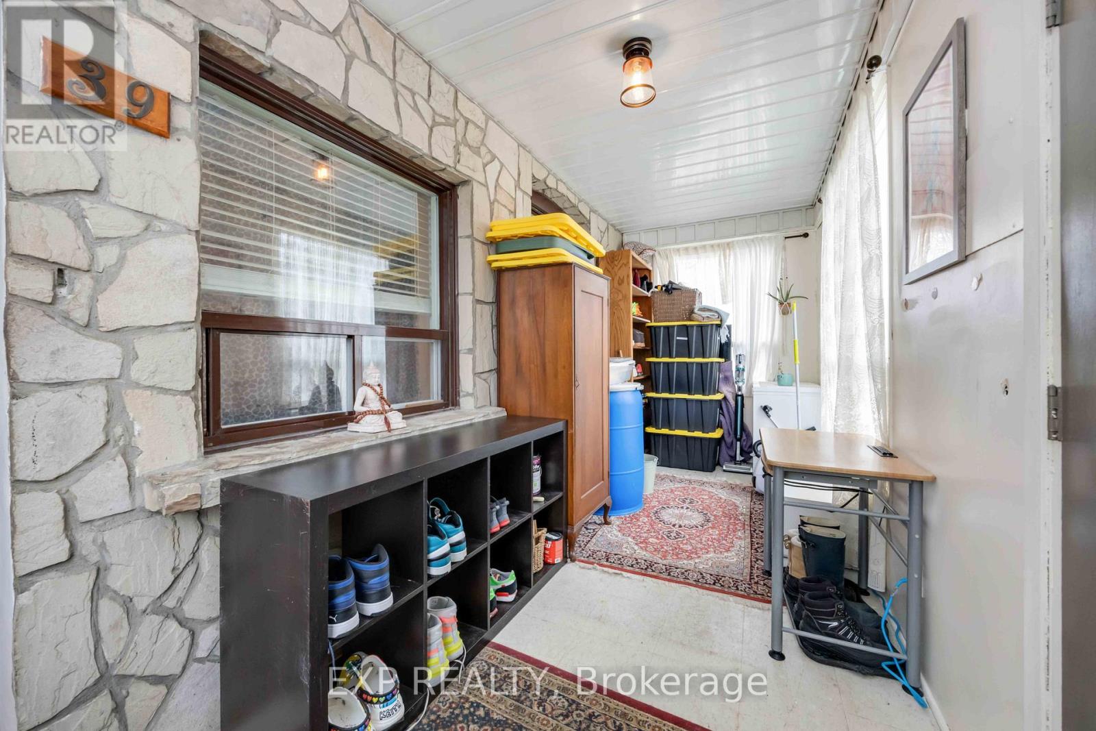 Main - 39 Rowntree Avenue, Toronto, Ontario  M6N 1R6 - Photo 6 - W13157004