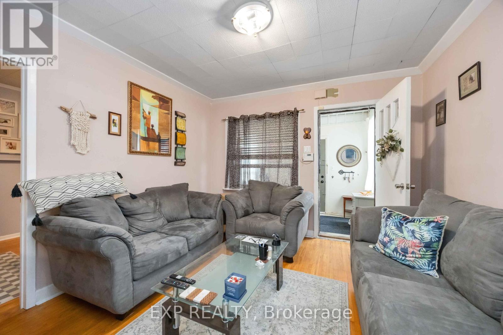 Main - 39 Rowntree Avenue, Toronto, Ontario  M6N 1R6 - Photo 8 - W13157004