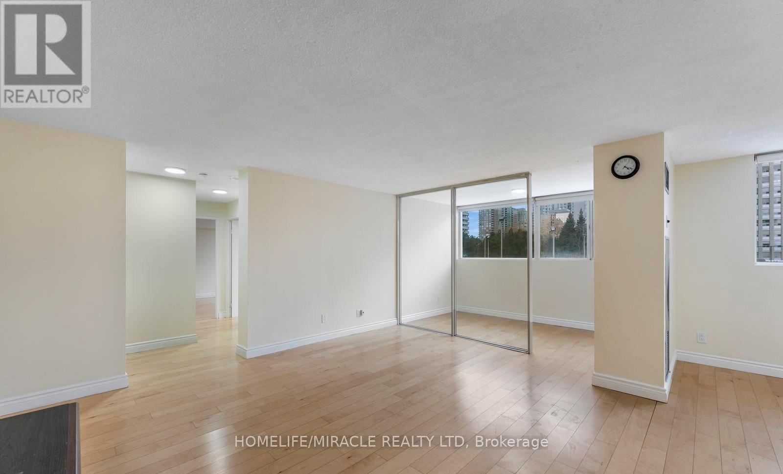 202 - 3700 Kaneff Crescent N, Mississauga, Ontario L5A 4B8 - Photo 3 - W13157072
