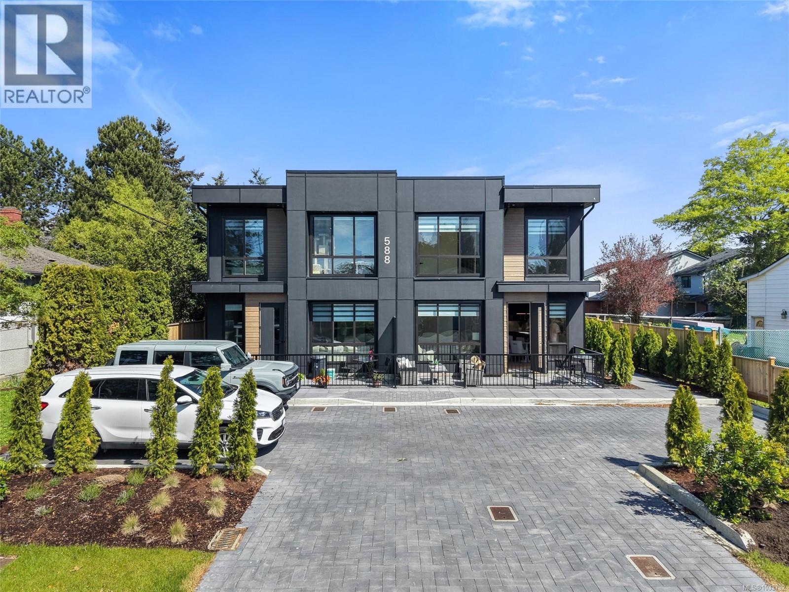 2 588 Whiteside St, Saanich, British Columbia  V8Z 1Y6 - Photo 30 - 1033792