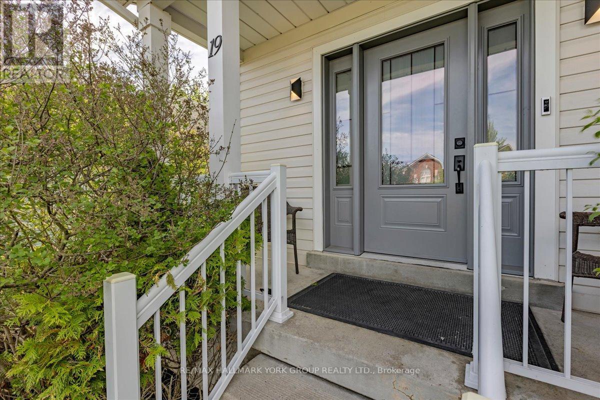 19 Silverstone Crescent, Georgina, Ontario  L4P 4A5 - Photo 4 - N13154710