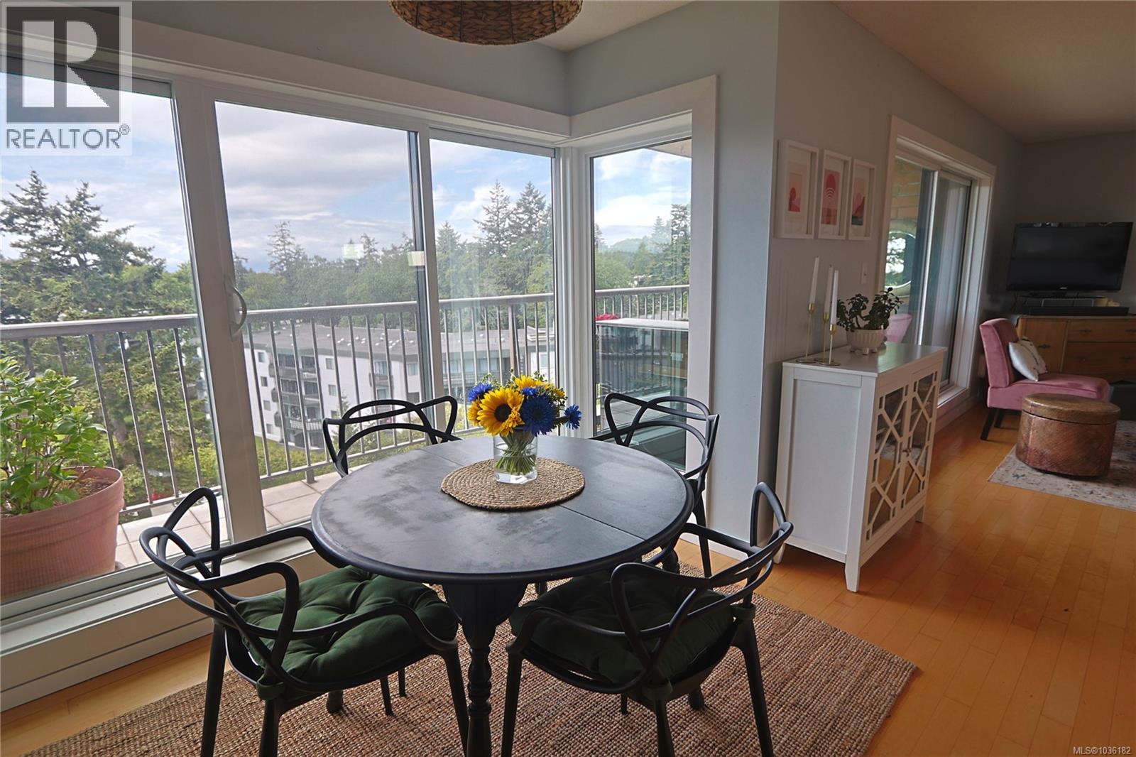 604 4030 Quadra St, Saanich, British Columbia  V8X 1K2 - Photo 11 - 1036182