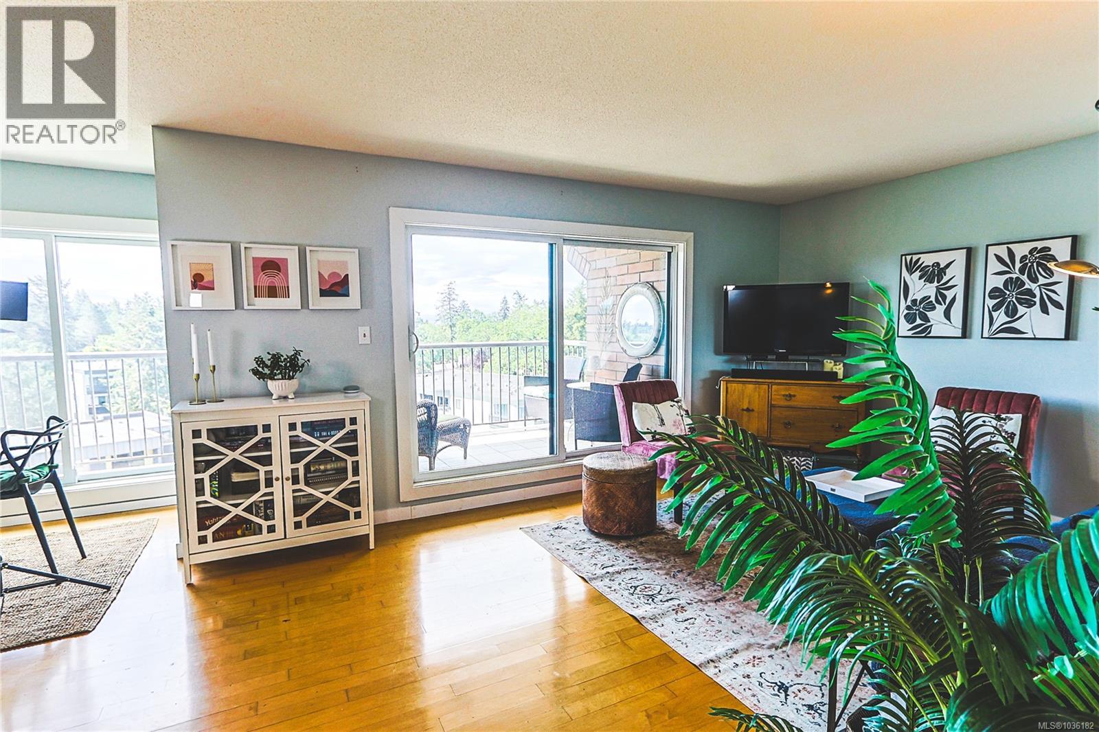 604 4030 Quadra St, Saanich, British Columbia  V8X 1K2 - Photo 5 - 1036182