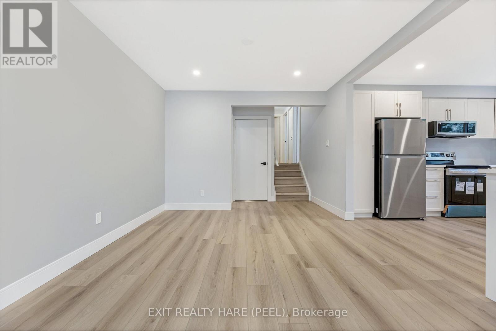 5 Garside Crescent, Brampton, Ontario  L6S 1H5 - Photo 8 - W12998050