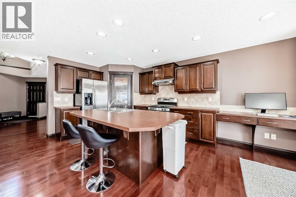 229 Panamount Road NW, Calgary, Alberta  T3K 0H9 - Photo 5 - A2306162