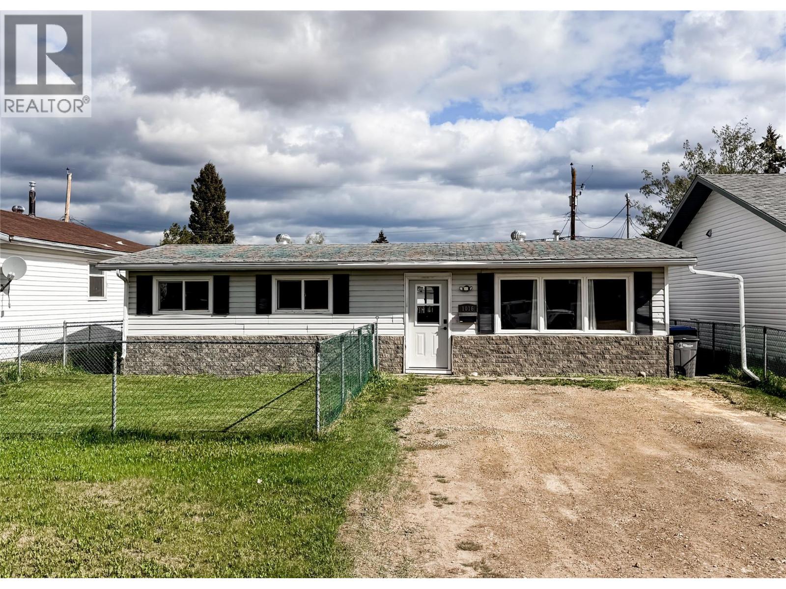 1016 120 Avenue, Dawson Creek, British Columbia  V1G 3J7 - Photo 1 - 10388366