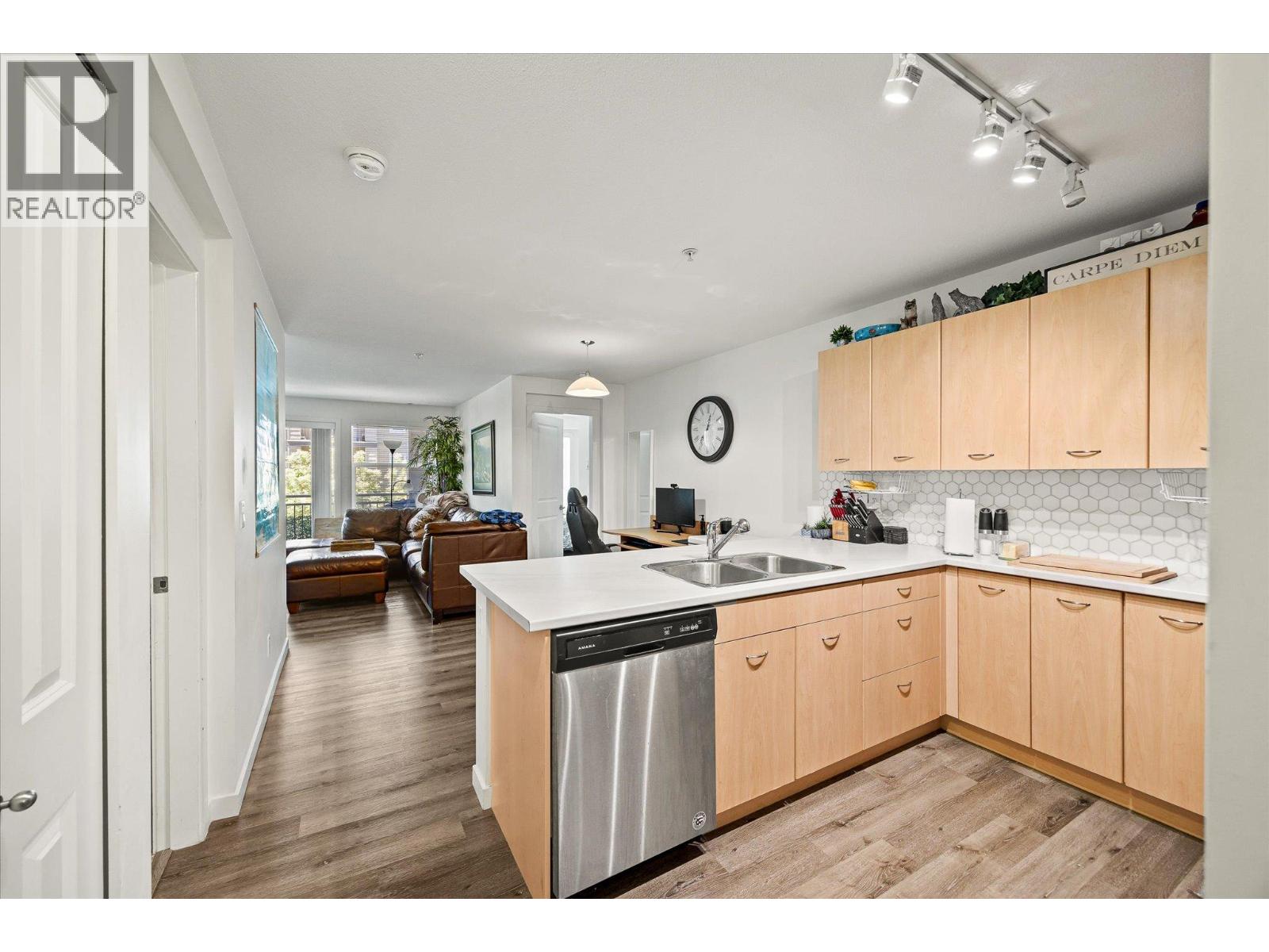 539 Yates Road Unit# 215, Kelowna, British Columbia  V1V 2T8 - Photo 3 - 10381939