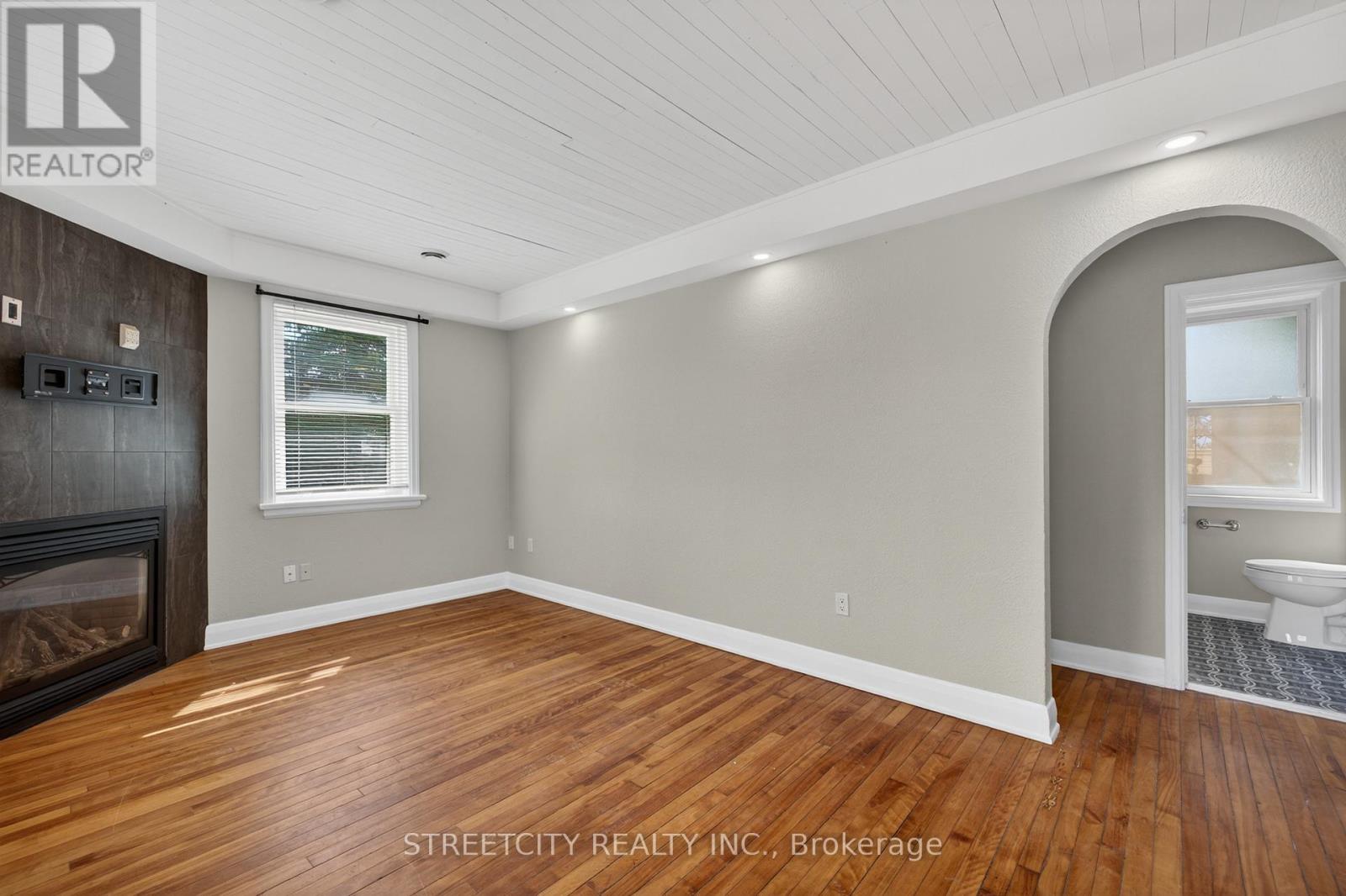 1055 Commissioners Road E, London South, Ontario  N5Z 3G6 - Photo 10 - X13157430