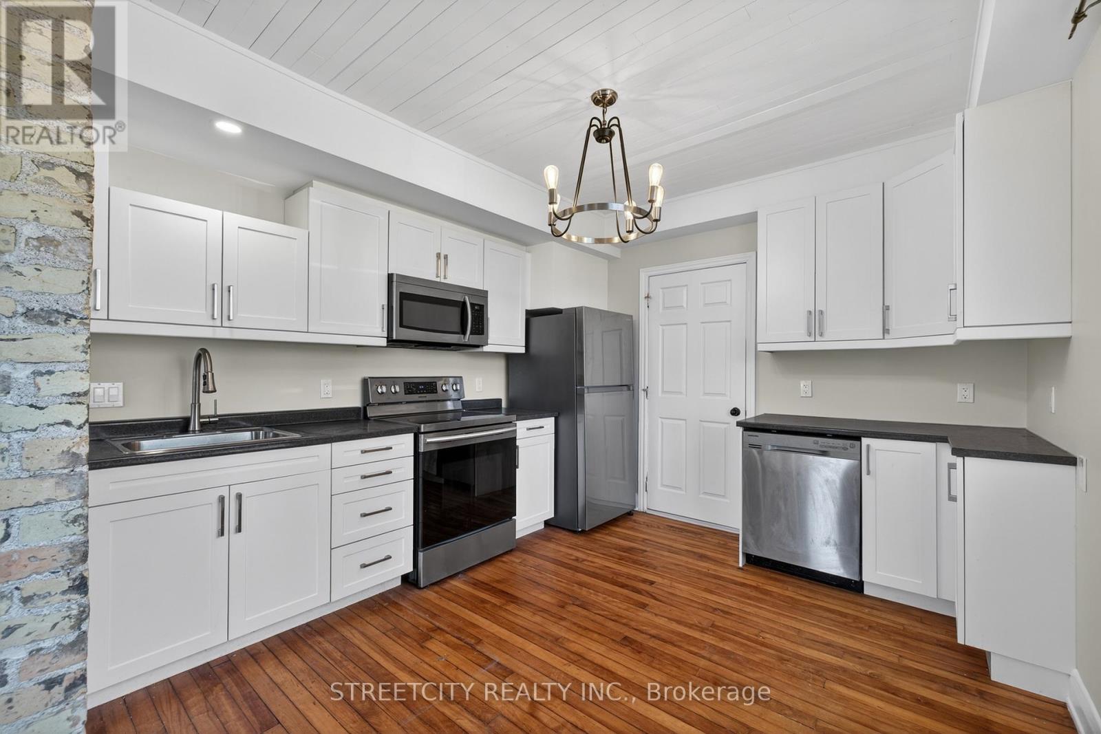 1055 Commissioners Road E, London South, Ontario  N5Z 3G6 - Photo 12 - X13157430