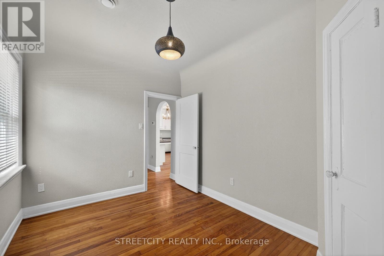1055 Commissioners Road E, London South, Ontario  N5Z 3G6 - Photo 17 - X13157430