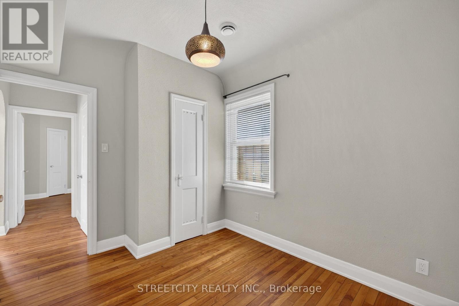 1055 Commissioners Road E, London South, Ontario  N5Z 3G6 - Photo 19 - X13157430