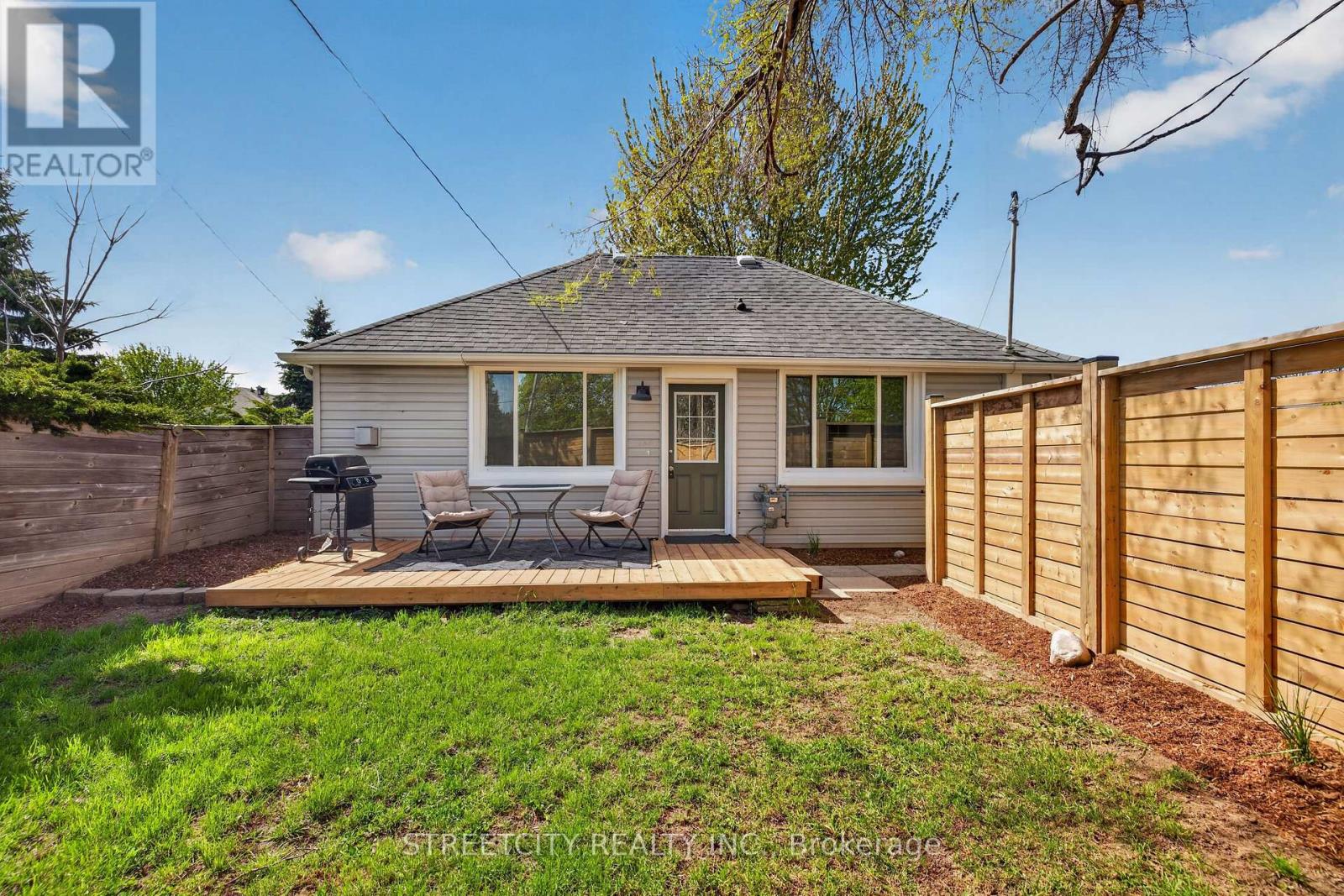 1055 Commissioners Road E, London South, Ontario  N5Z 3G6 - Photo 2 - X13157430