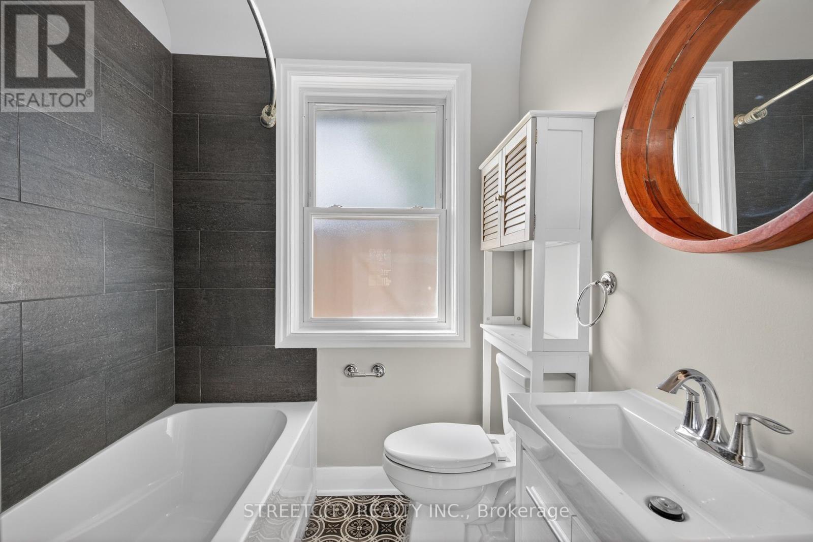 1055 Commissioners Road E, London South, Ontario  N5Z 3G6 - Photo 21 - X13157430