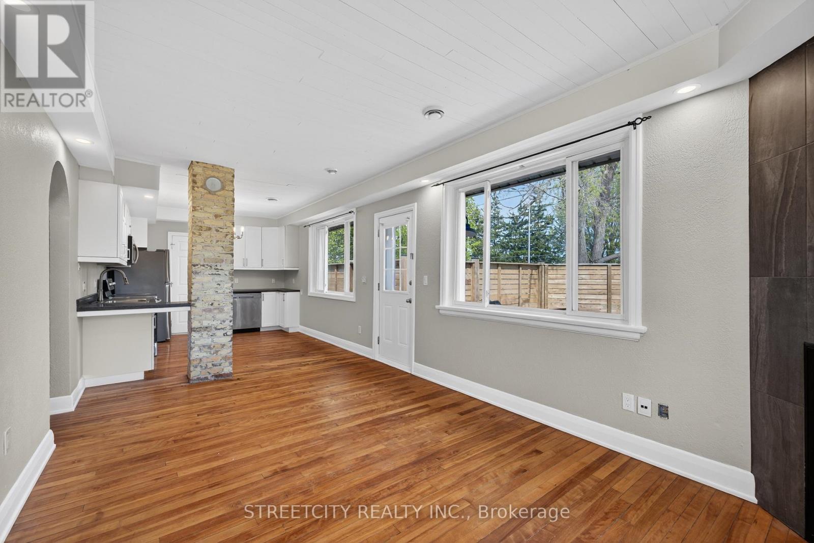 1055 Commissioners Road E, London South, Ontario  N5Z 3G6 - Photo 8 - X13157430