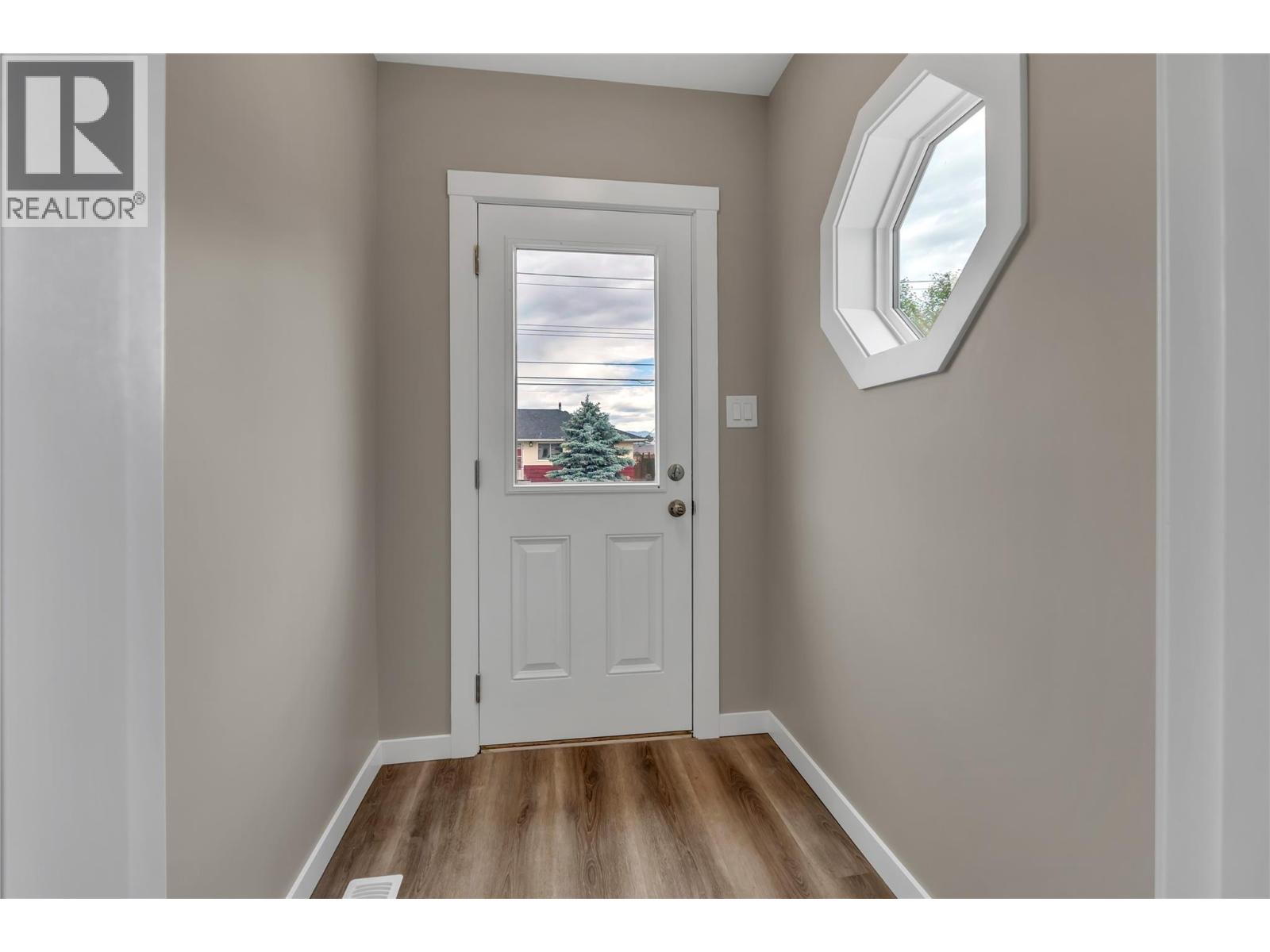 460 Penticton Avenue, Penticton, British Columbia  V2A 2M6 - Photo 8 - 10386389