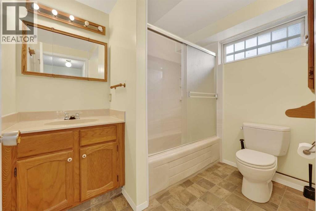 920 87 Avenue SW, Calgary, Alberta  T2V 0W1 - Photo 32 - A2312172