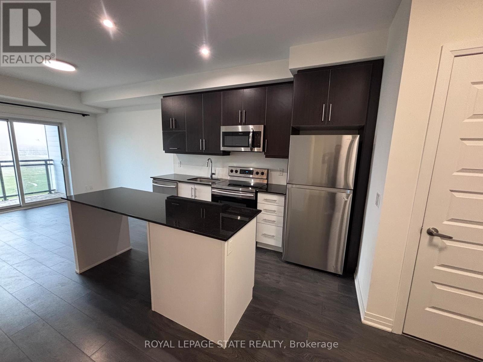 417 - 128 Grovewood Common, Oakville, Ontario  L9H 0X3 - Photo 5 - W13049220