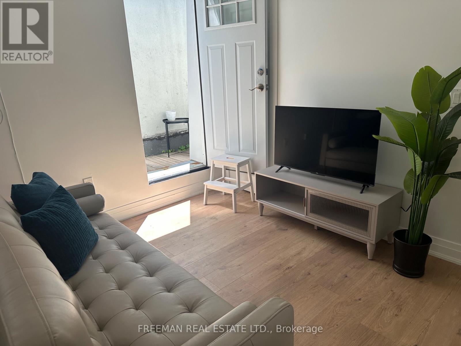 2 - 3449 Yonge Street, Toronto, Ontario  M4N 2N3 - Photo 4 - C13124816