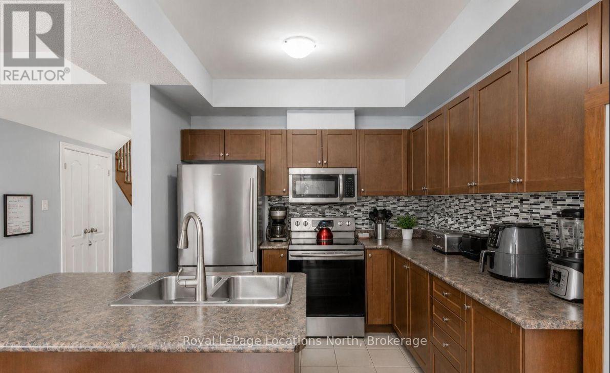 16 Arcadia Road, Wasaga Beach, Ontario  L9Z 3C7 - Photo 6 - S13157434