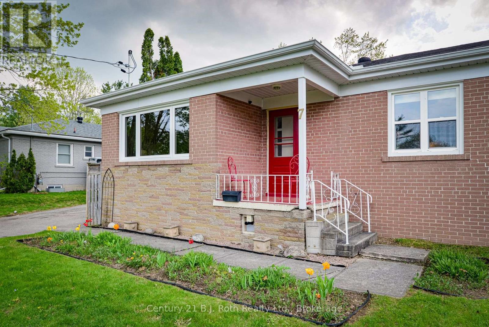 7 Charles Road, Orillia, Ontario  L3V 3H3 - Photo 4 - S13157458