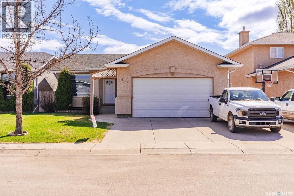 671 Fairbrother PLACE, Saskatoon, Saskatchewan