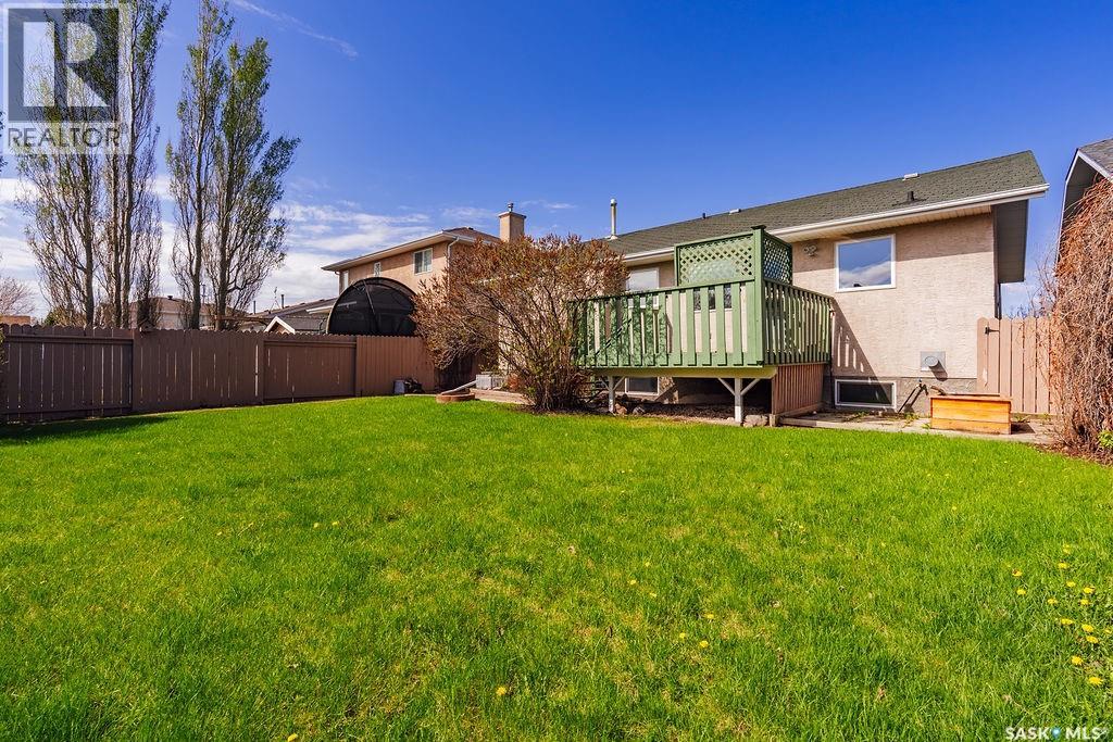 671 Fairbrother Place, Saskatoon, Saskatchewan  S7S 1J2 - Photo 39 - SK033047
