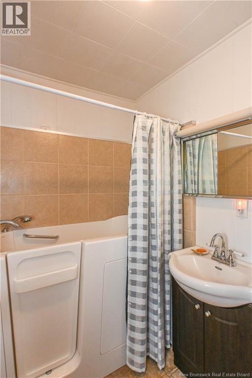 310 Jd Gauthier Boulevard, Shippagan, New Brunswick  E8S 1R4 - Photo 15 - NB140058