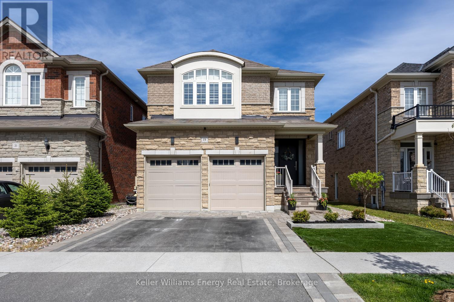 19 St Augustine Drive, Whitby, Ontario  L1M 0L7 - Photo 1 - E13157450