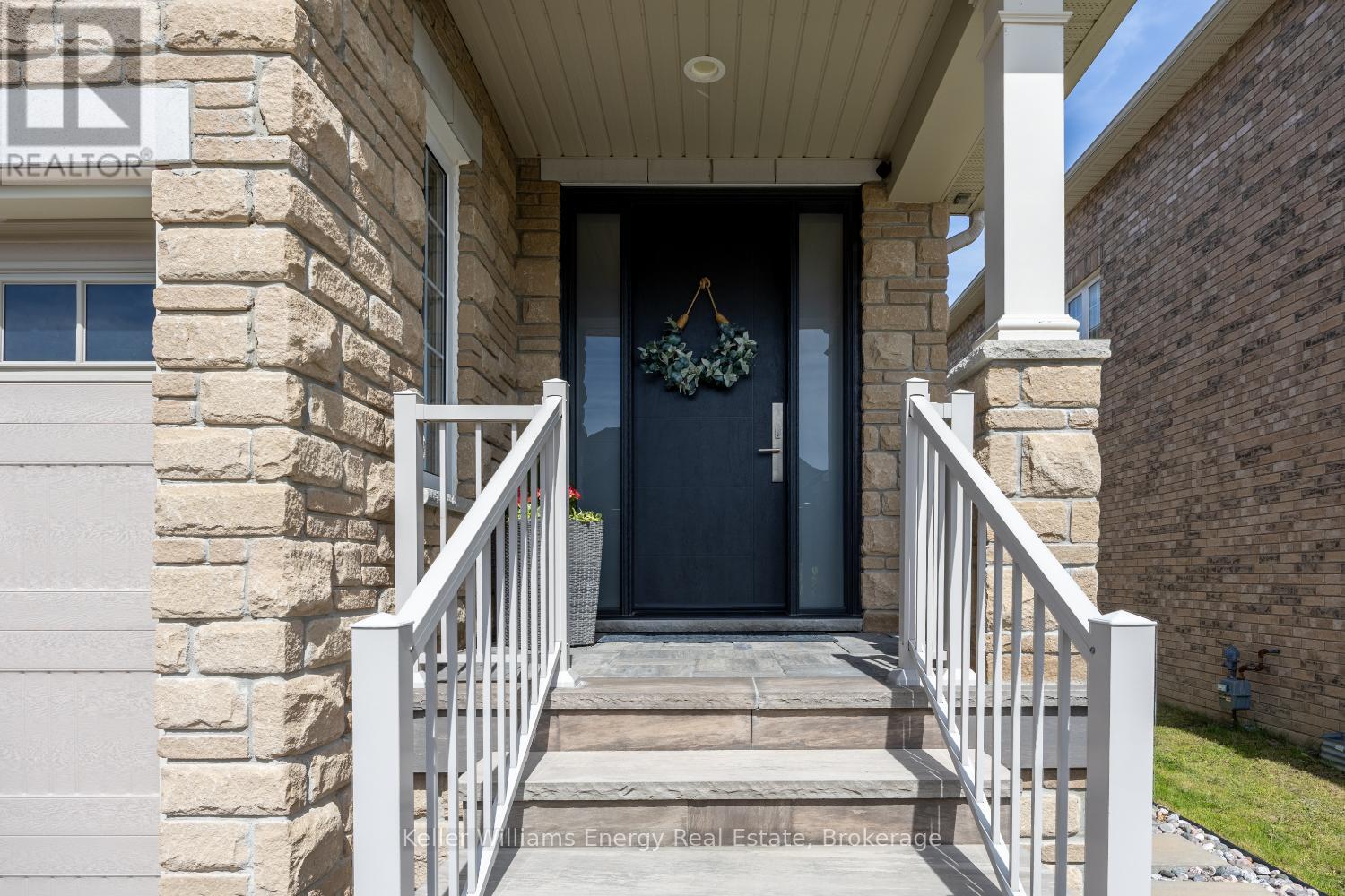 19 St Augustine Drive, Whitby, Ontario  L1M 0L7 - Photo 2 - E13157450