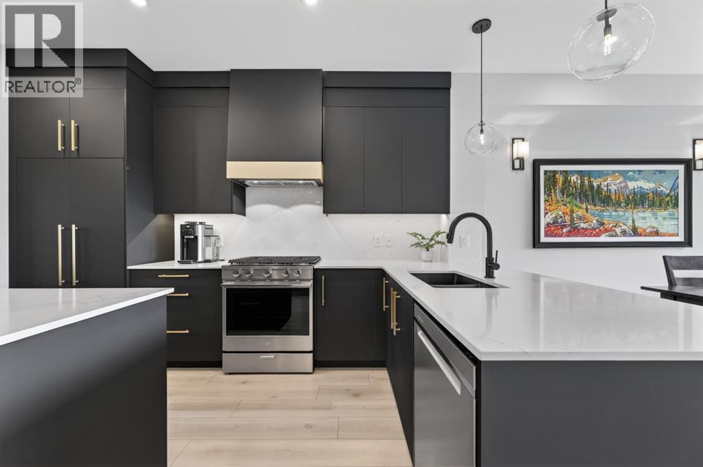 3088 85 Street SW, Calgary, Alberta  T3H 4C4 - Photo 12 - A2308239