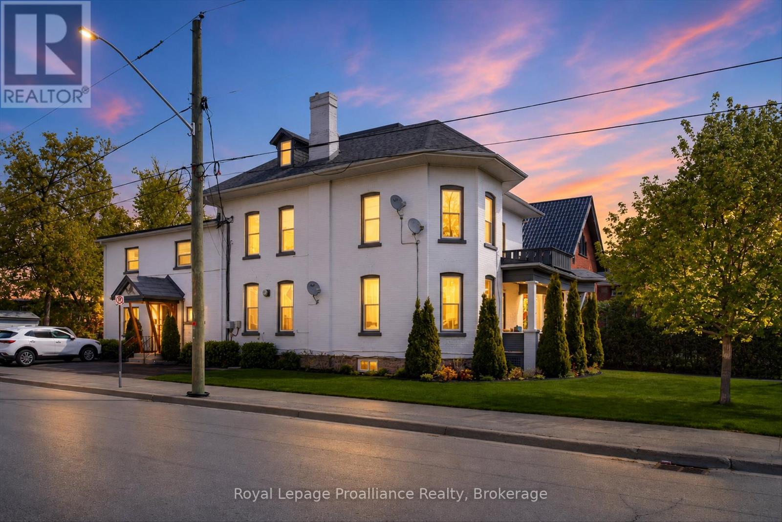 70 WELLINGTON STREET, Kawartha Lakes, Ontario