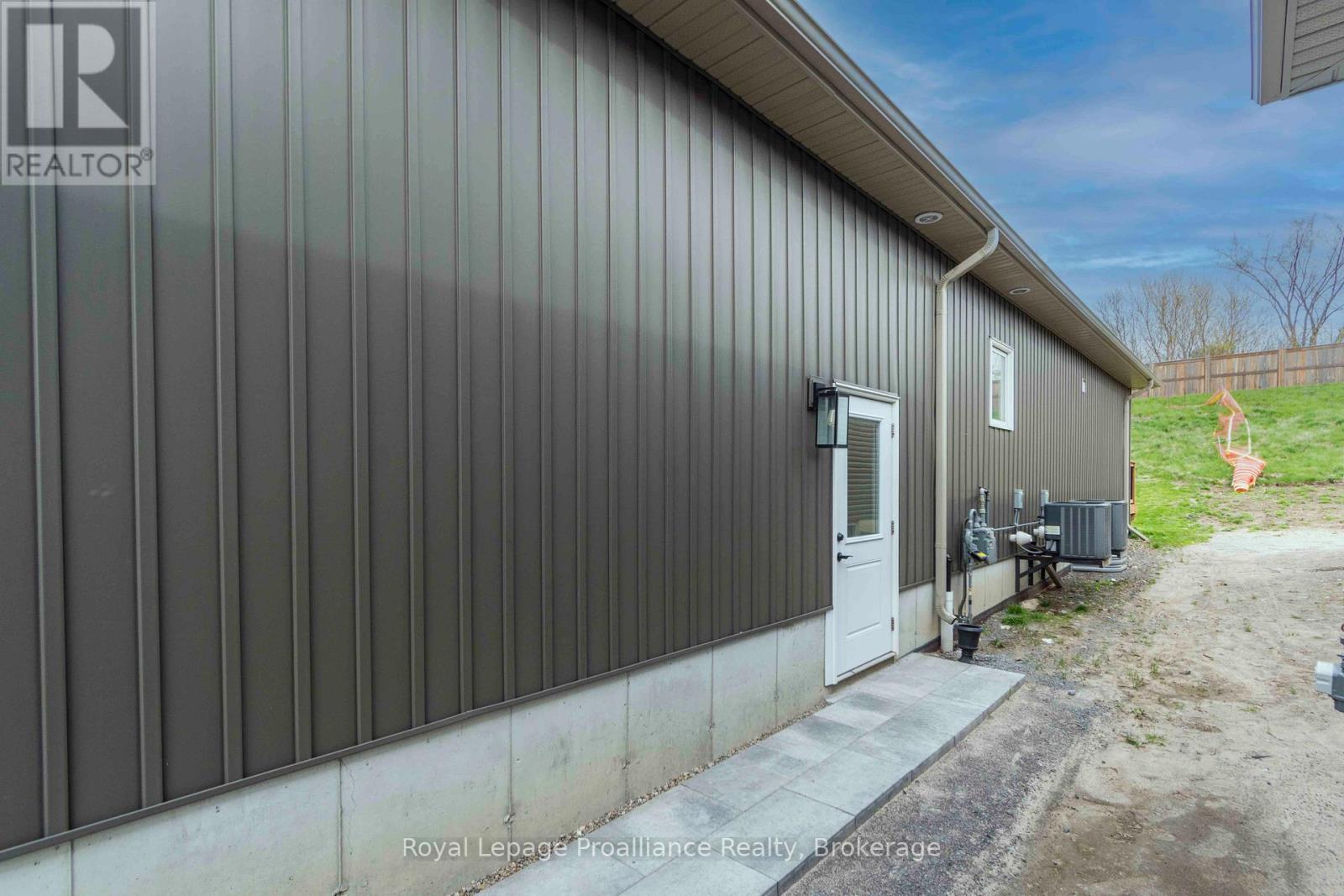 31b Schmidt Way, Quinte West, Ontario  K8V 5P4 - Photo 13 - X13157330