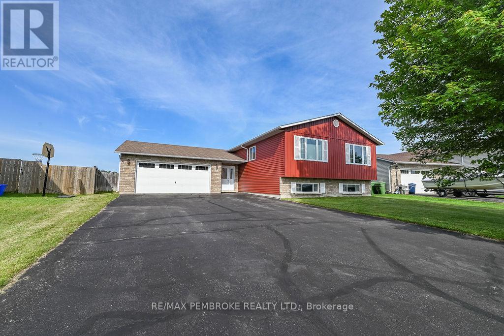 8 GREENVALE CRESCENT, Petawawa, Ontario