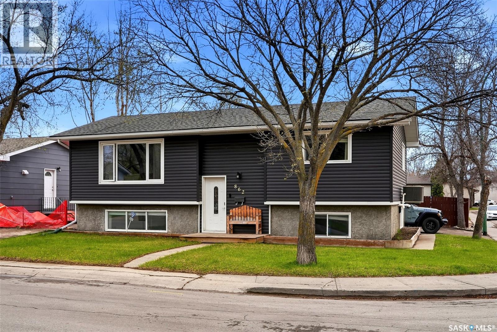 862 Worobetz Crescent N, Regina, Saskatchewan  S4X 2C3 - Photo 2 - SK036736