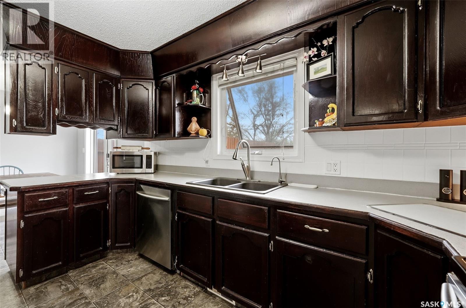 862 Worobetz Crescent N, Regina, Saskatchewan  S4X 2C3 - Photo 9 - SK036736