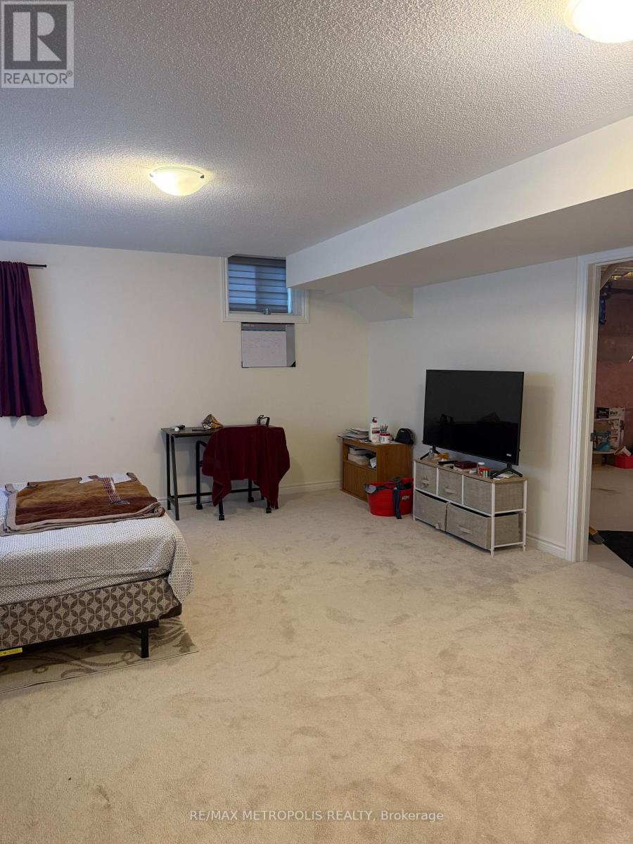 1207 Wilmington Avenue, Oshawa, Ontario  L1L 0T4 - Photo 8 - E13098118