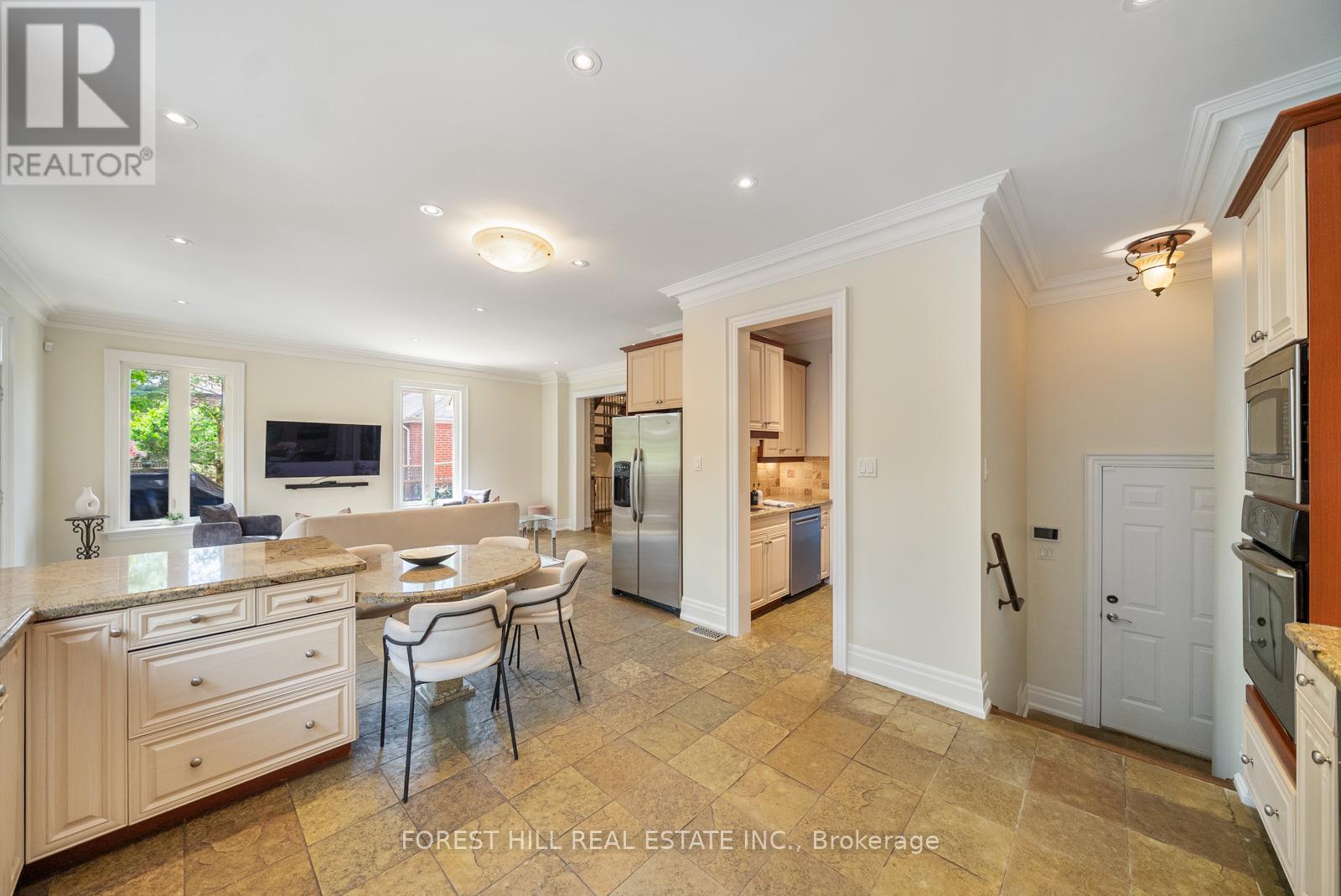109 Dell Park Avenue, Toronto, Ontario  M6B 2V2 - Photo 19 - C13157214