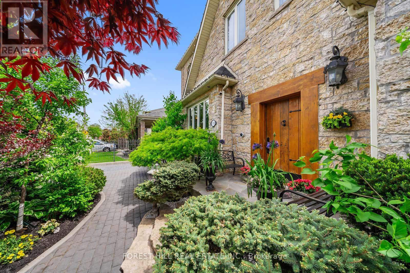 109 Dell Park Avenue, Toronto, Ontario  M6B 2V2 - Photo 3 - C13157214