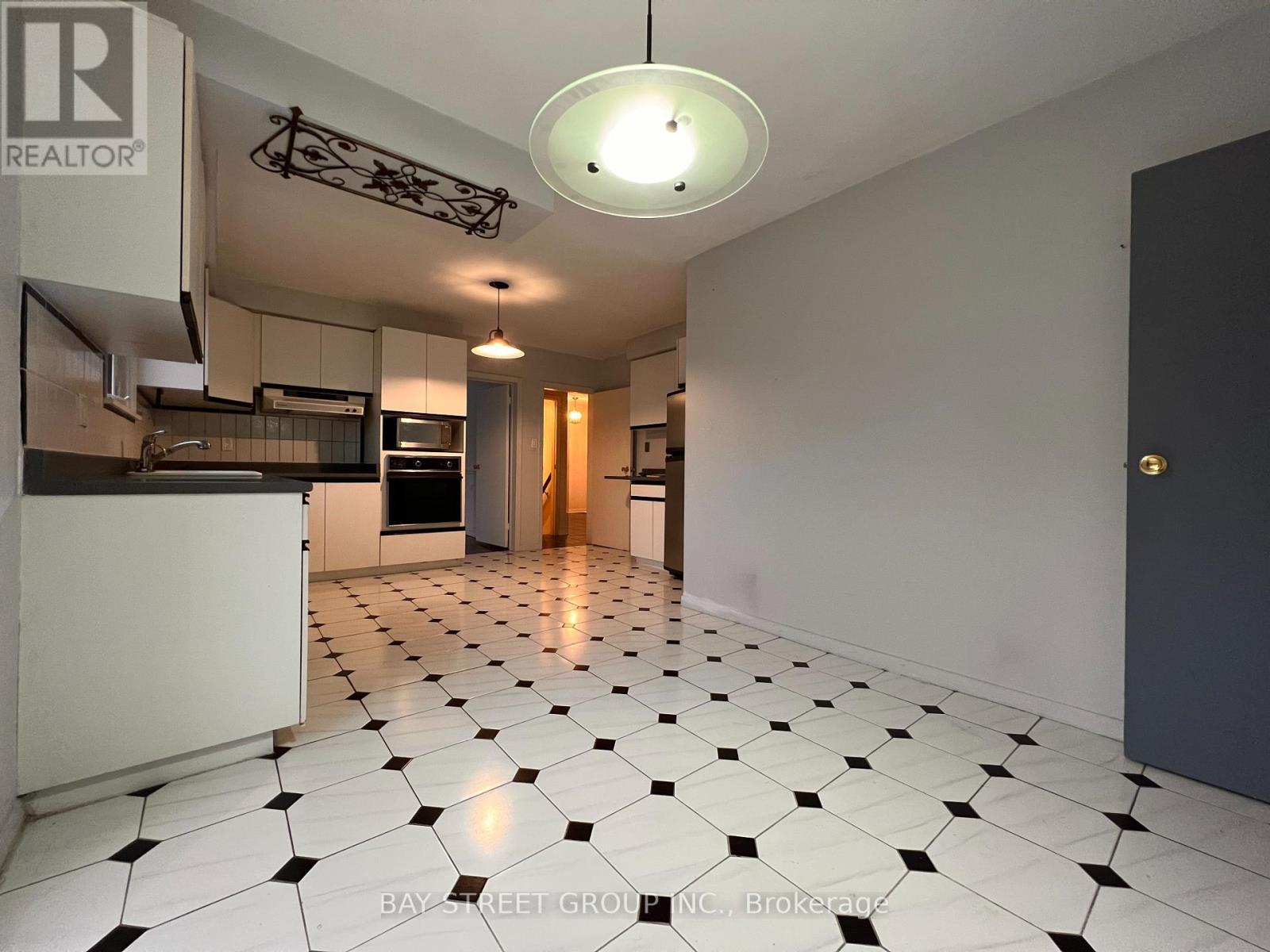 93 Lord Seaton Road, Toronto, Ontario  M2P 1K7 - Photo 4 - C13157240