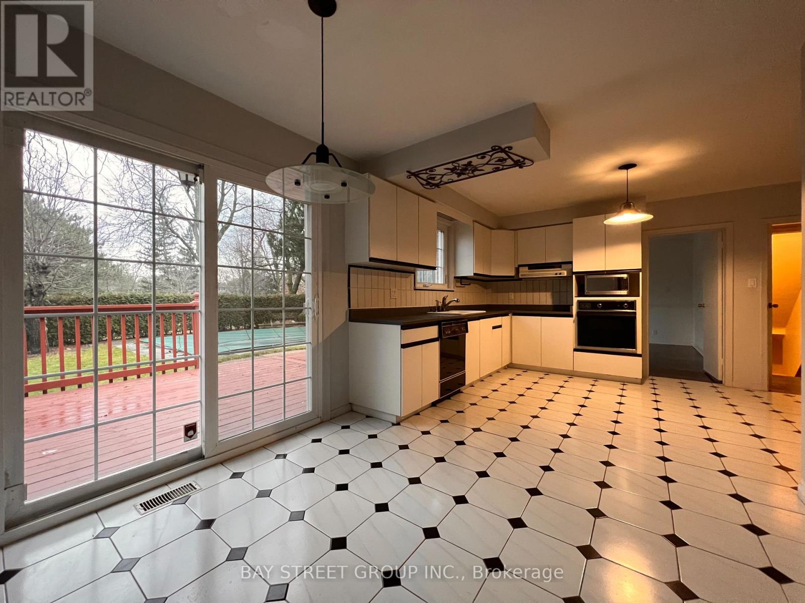 93 Lord Seaton Road, Toronto, Ontario  M2P 1K7 - Photo 5 - C13157240