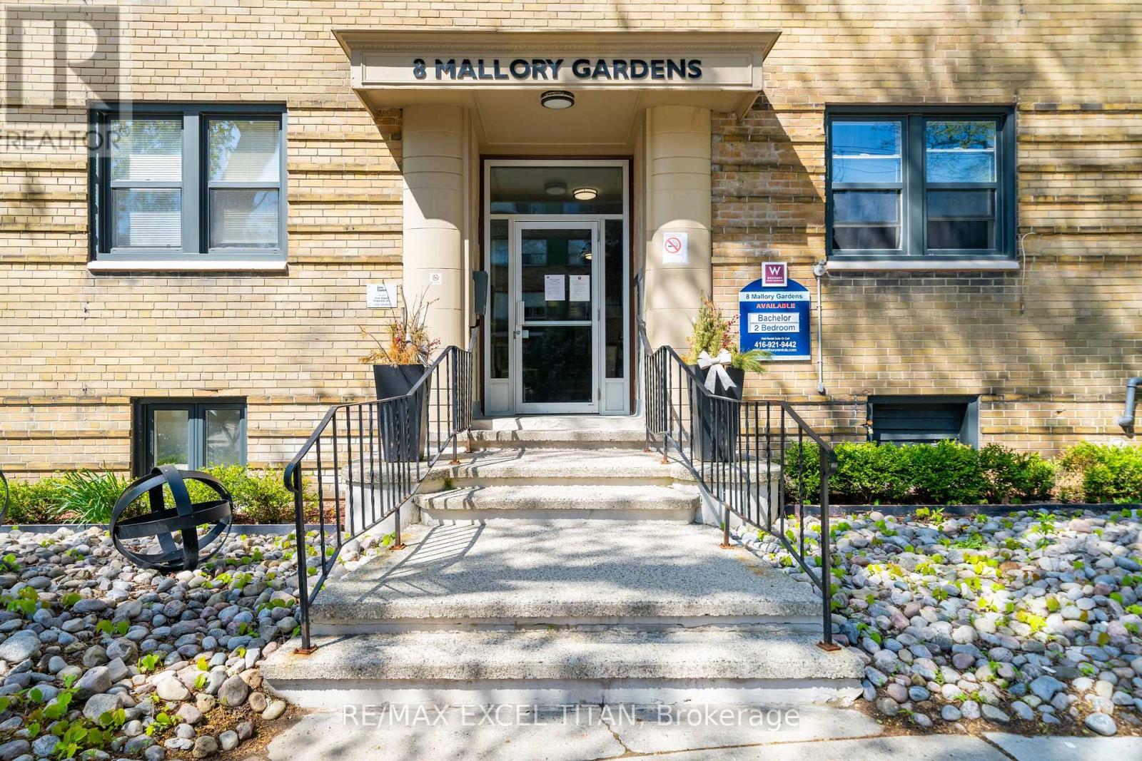 24 - 8 Mallory Gardens, Toronto, Ontario  M4V 2A6 - Photo 11 - C13157400