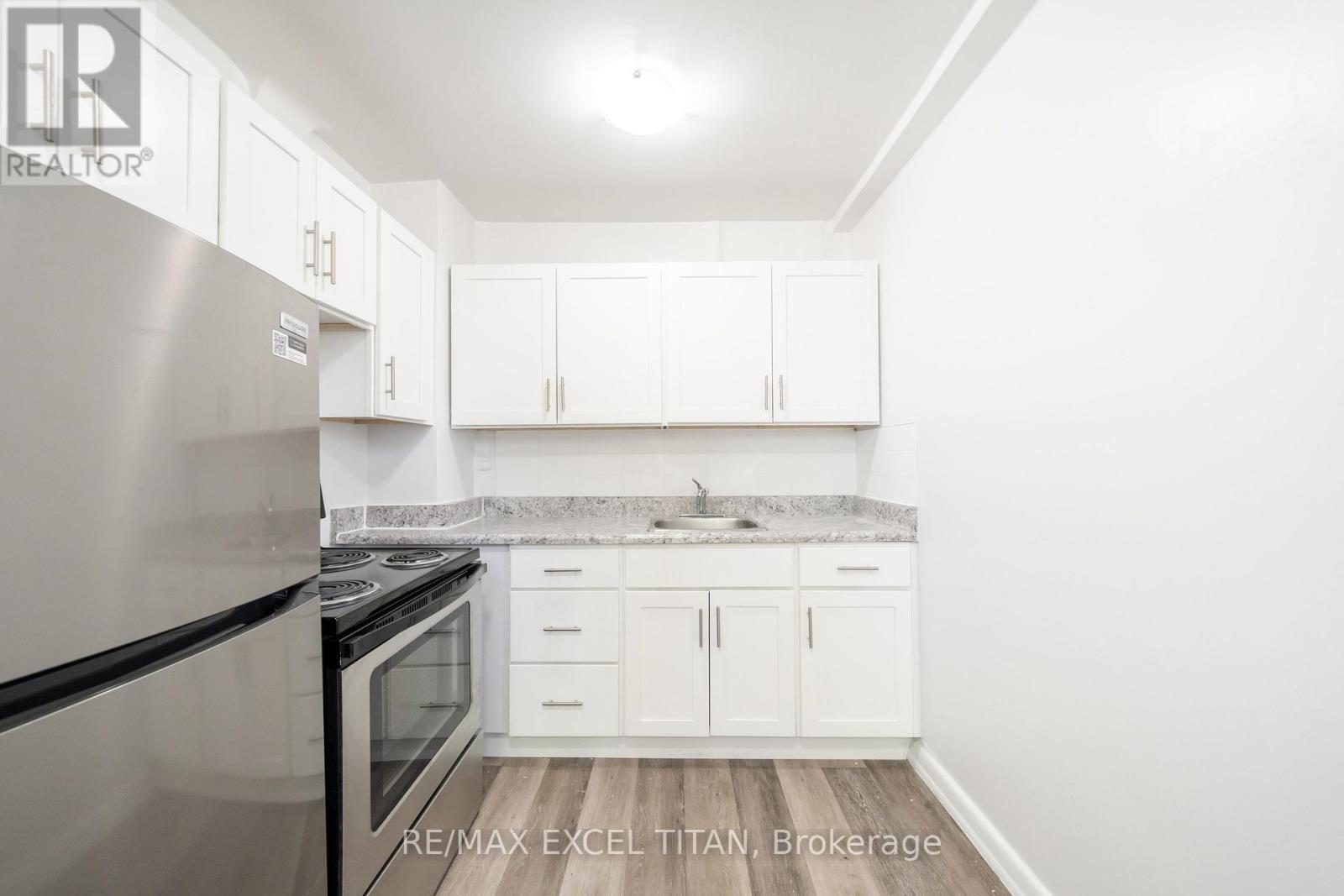 24 - 8 Mallory Gardens, Toronto, Ontario  M4V 2A6 - Photo 6 - C13157400