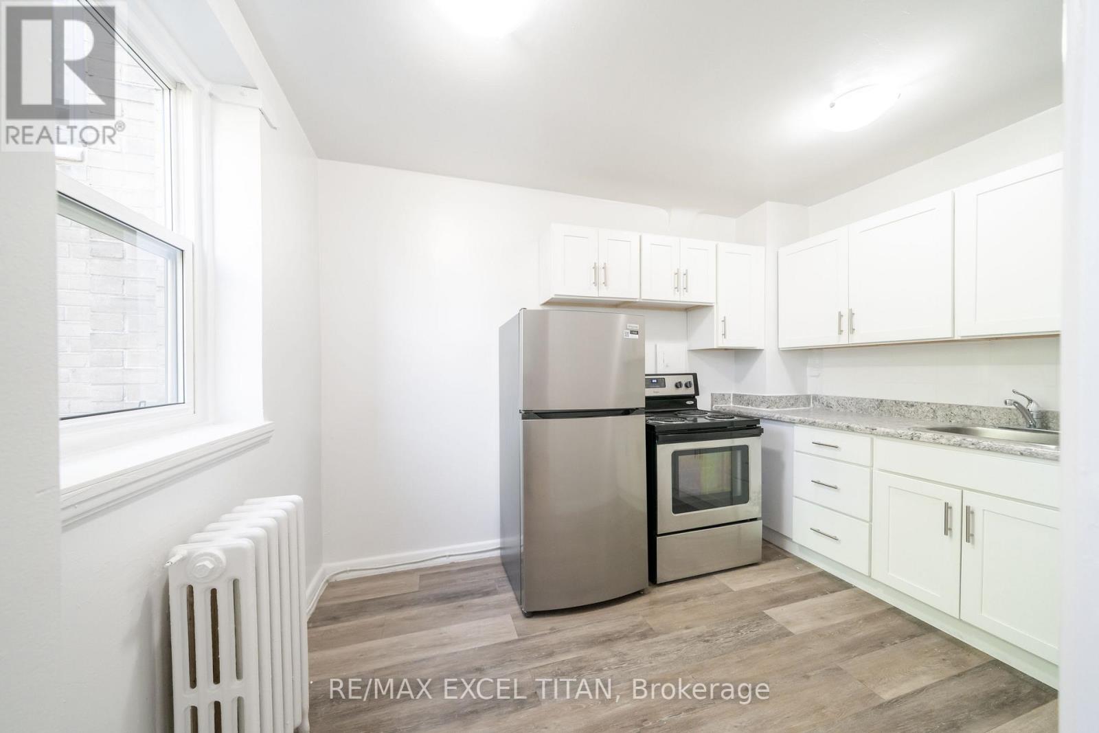 24 - 8 Mallory Gardens, Toronto, Ontario  M4V 2A6 - Photo 7 - C13157400