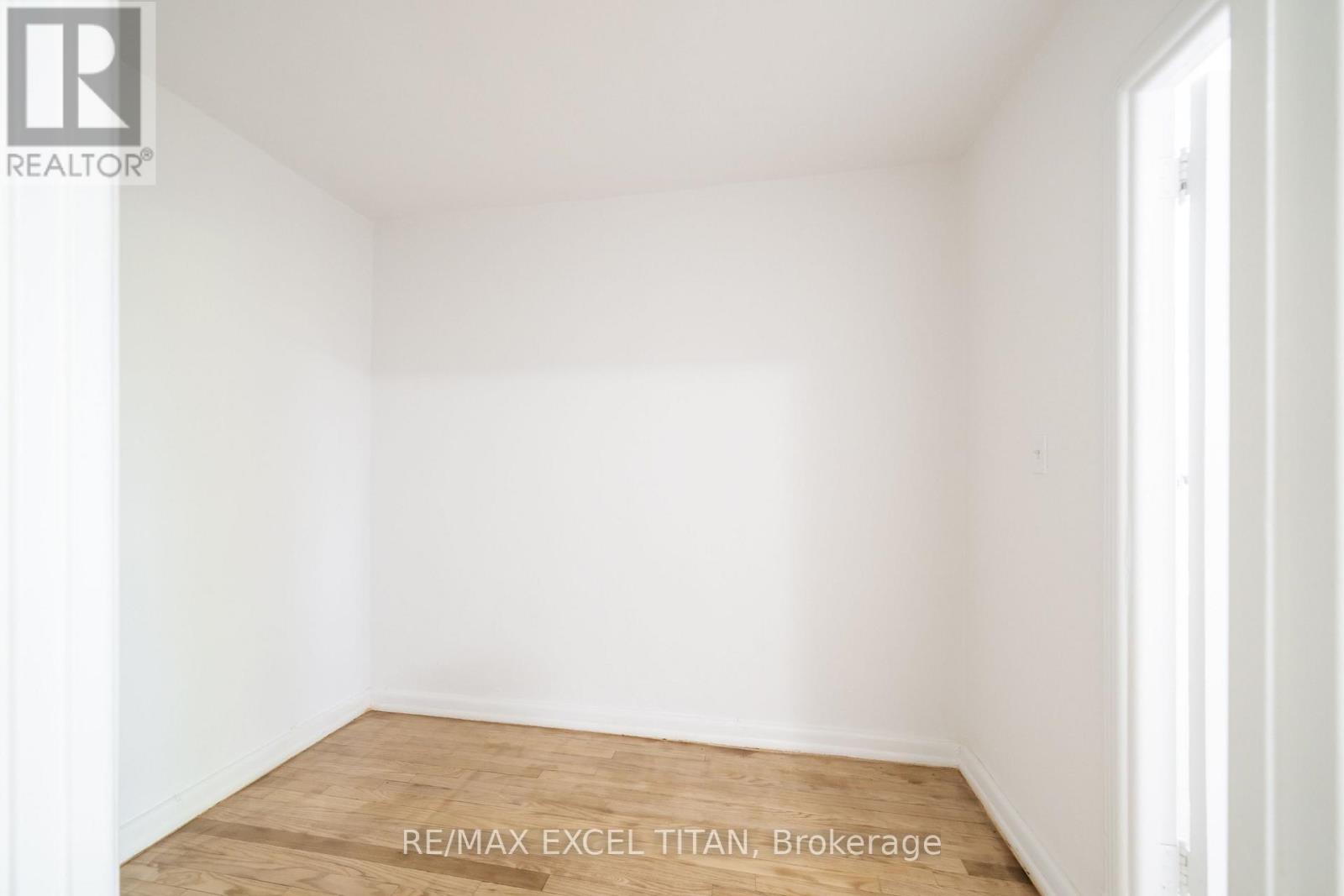 24 - 8 Mallory Gardens, Toronto, Ontario  M4V 2A6 - Photo 8 - C13157400