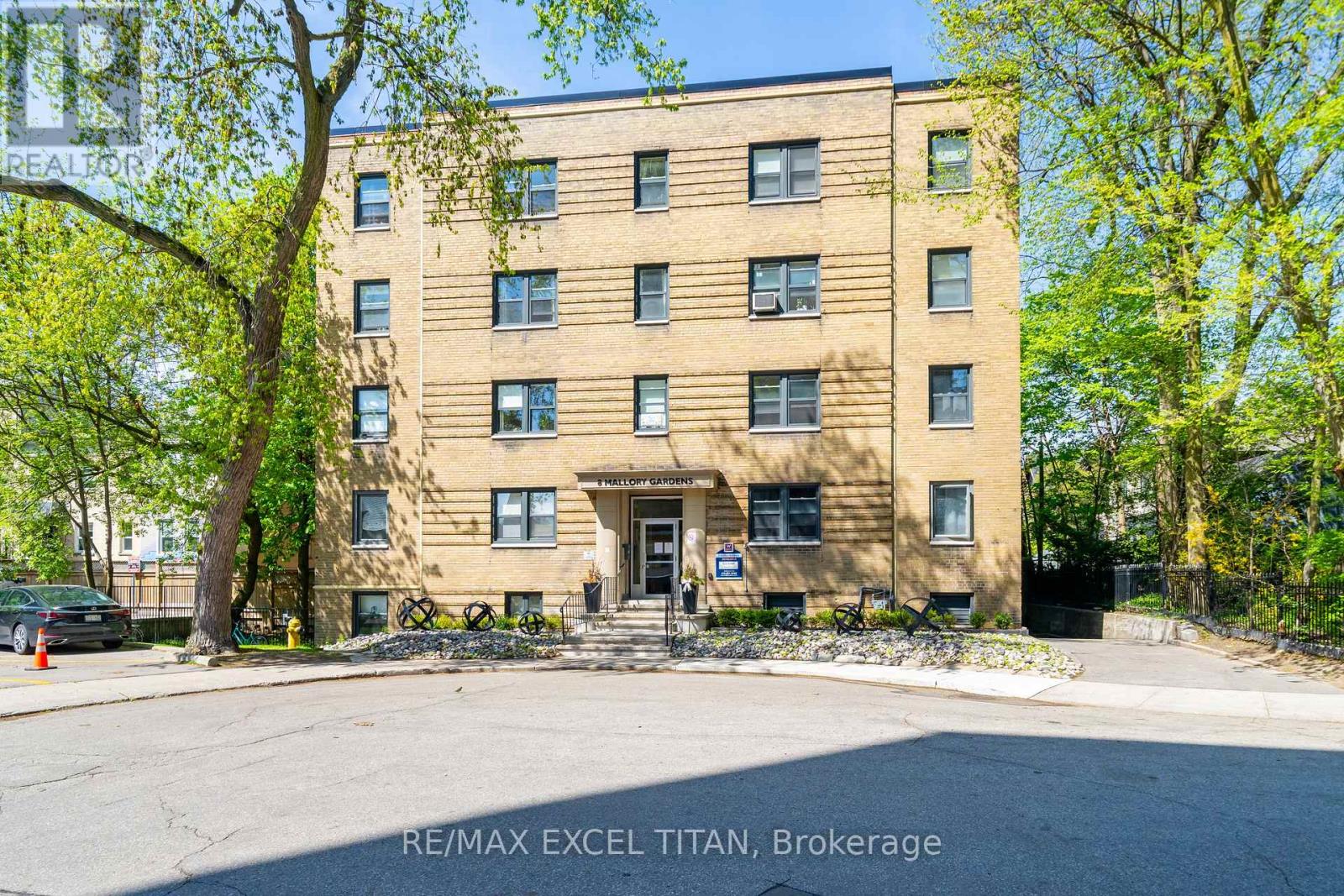 4 - 8 Mallory Gardens, Toronto, Ontario  M4V 2A6 - Photo 11 - C13157406