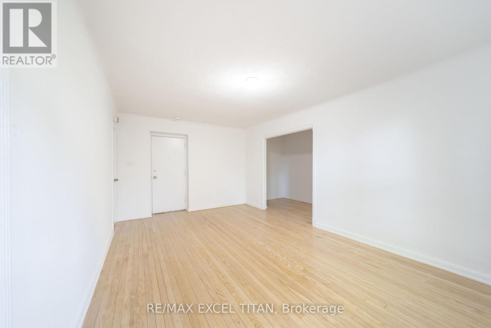 4 - 8 Mallory Gardens, Toronto, Ontario  M4V 2A6 - Photo 4 - C13157406