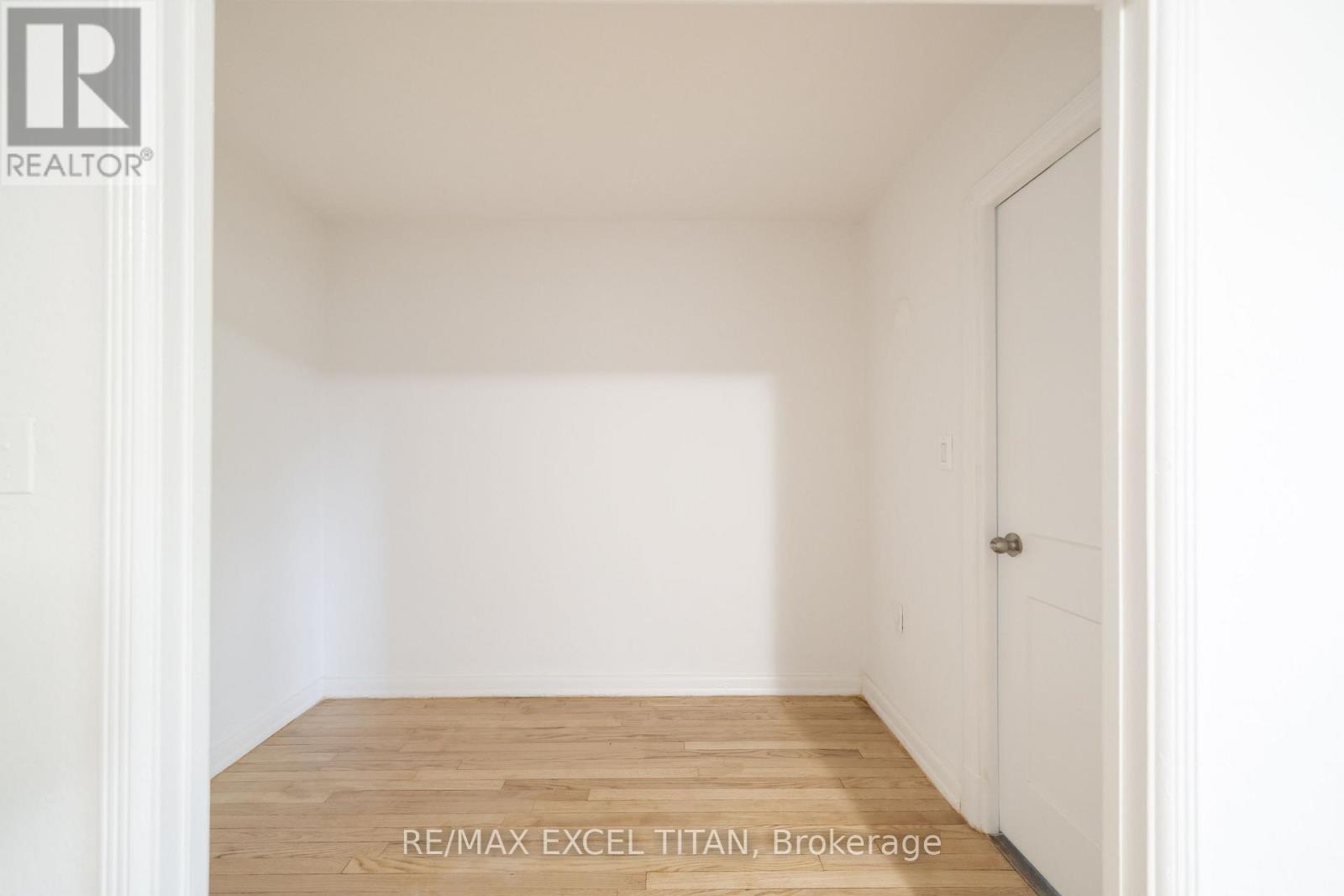 4 - 8 Mallory Gardens, Toronto, Ontario  M4V 2A6 - Photo 6 - C13157406