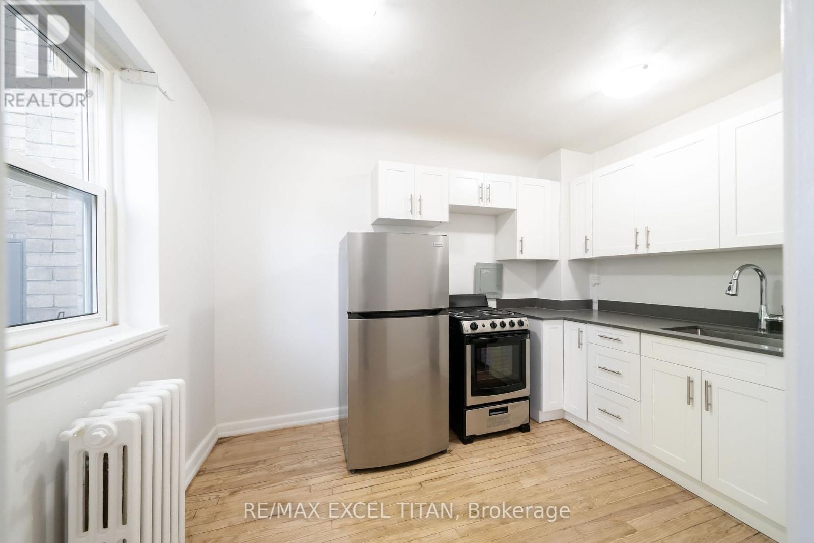 4 - 8 Mallory Gardens, Toronto, Ontario  M4V 2A6 - Photo 8 - C13157406